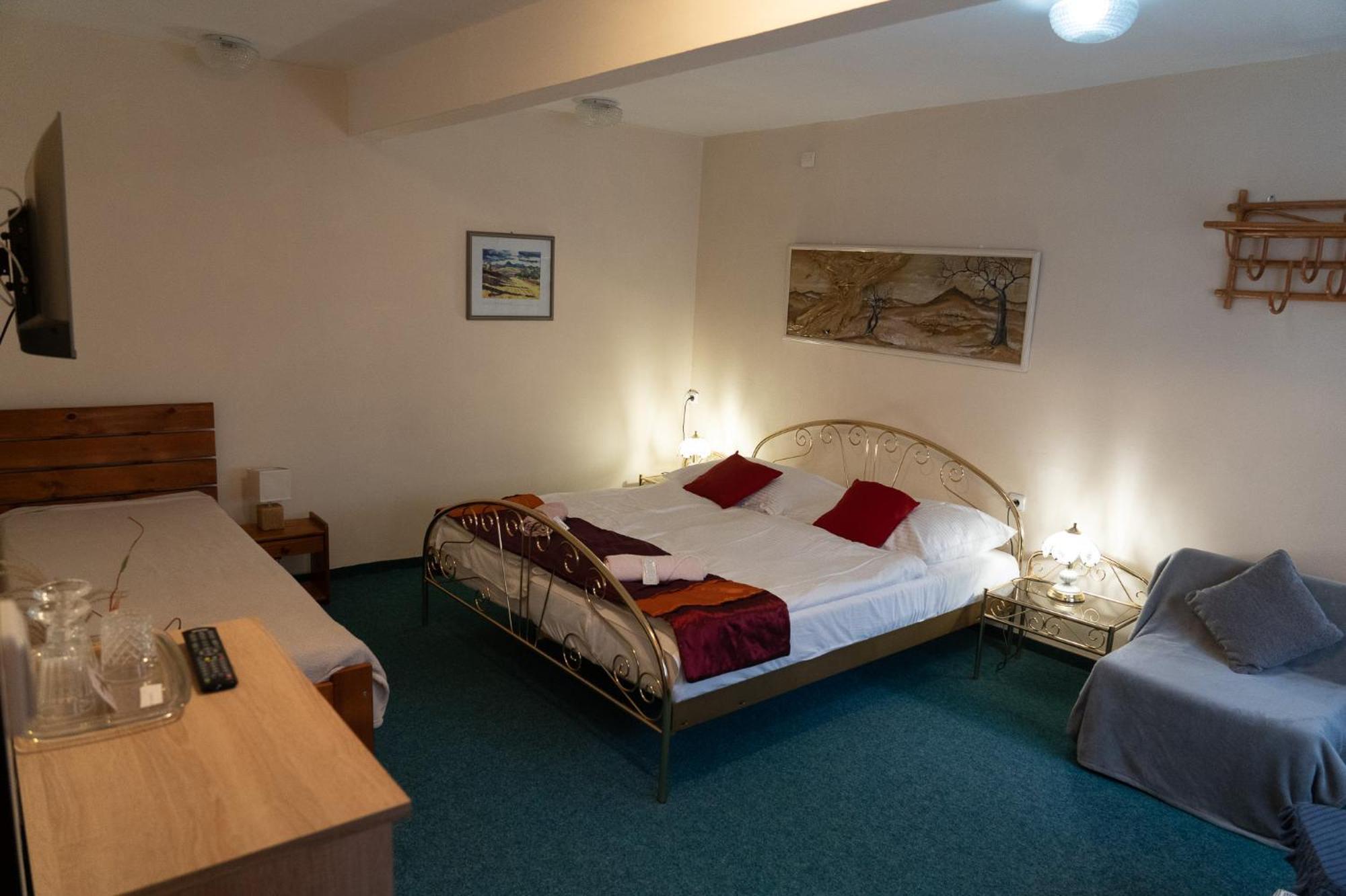 Hotel U Beranku Libochovice Buitenkant foto