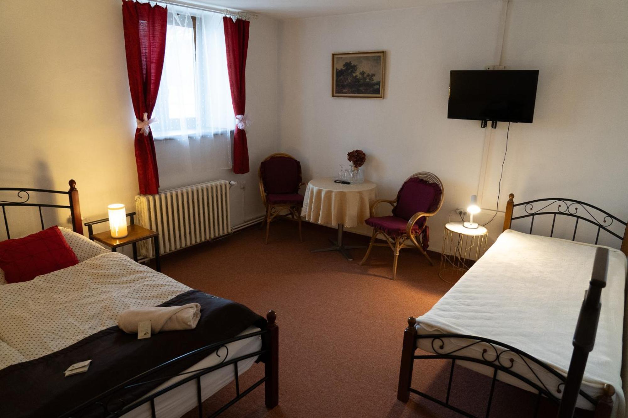 Hotel U Beranku Libochovice Buitenkant foto