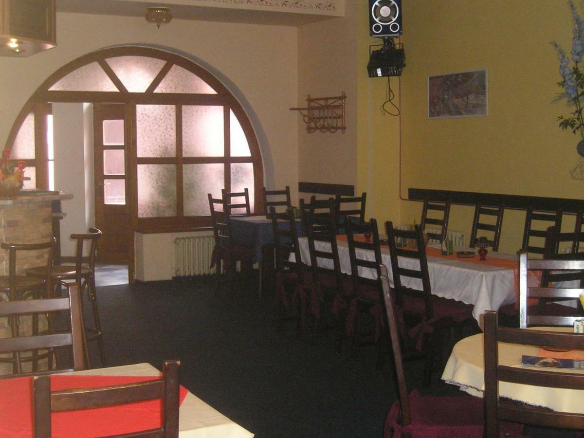 Hotel U Beranku Libochovice Buitenkant foto