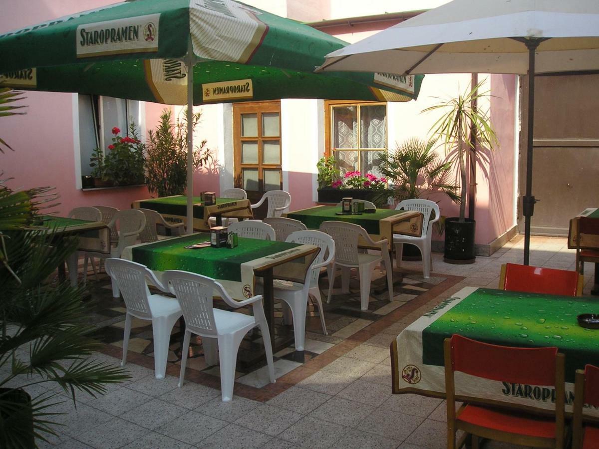 Hotel U Beranku Libochovice Buitenkant foto