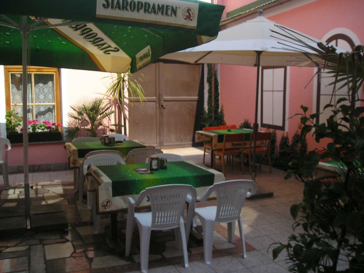 Hotel U Beranku Libochovice Buitenkant foto